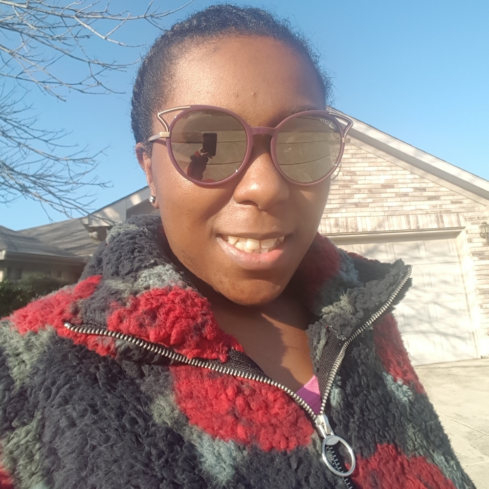 Meet your Posher, Alexis